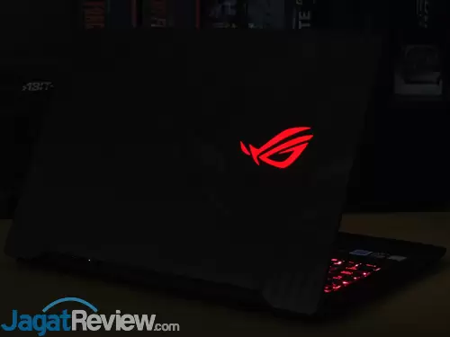 Review Notebook Gaming: ASUS ROG STRIX GL503VM Hero Edition 3 ASUS GL503VM HERO EDITION Lid ROG Logo