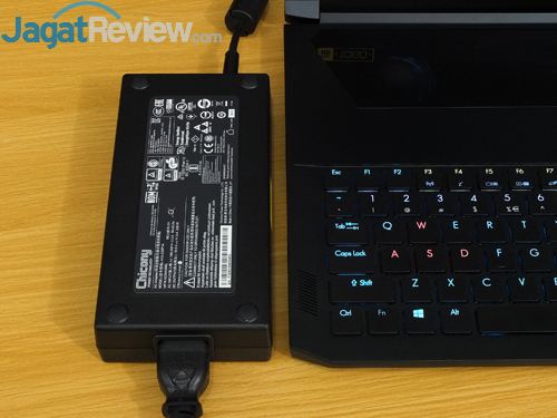Review Notebook Gaming: Acer Predator Triton 700 39 Acer Predator Triton 700 Power Adapter