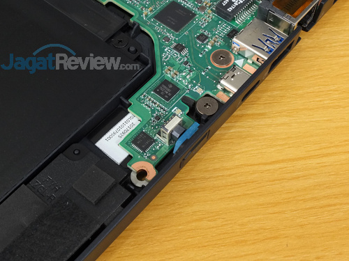 Review Notebook Gaming: Acer Predator Triton 700 37 Acer Predator Triton 700 Power Button Switch