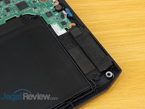 Review Notebook Gaming: Acer Predator Triton 700 36 Acer Predator Triton 700 Speaker Driver Right