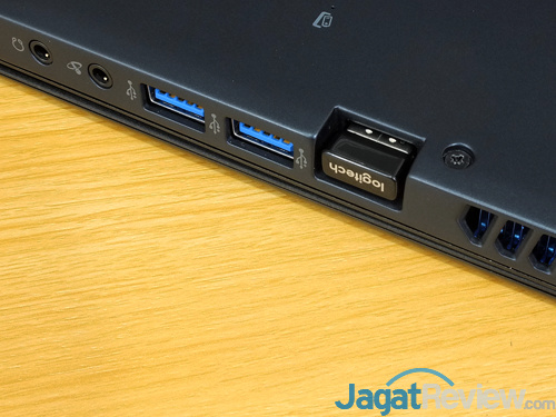 Review Notebook Gaming: Acer Predator Triton 700 11 Acer Predator Triton 700 Sunken USB Port 03