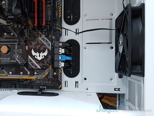 Review Casing Corsair Carbide 275R 16 Corsair Carbide 275R 46