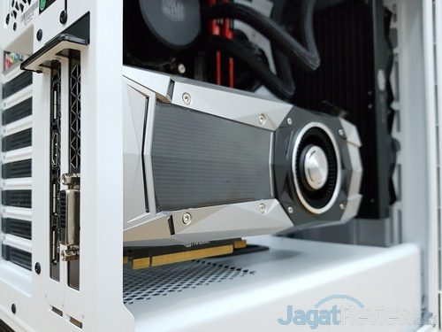 Review Casing Corsair Carbide 275R 13 Corsair Carbide 275R 55