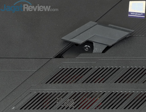 ASUS G703VI Compartment Screw