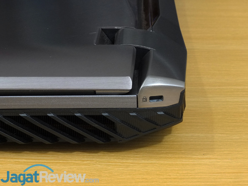 ASUS G703VI Connectors 02 Right
