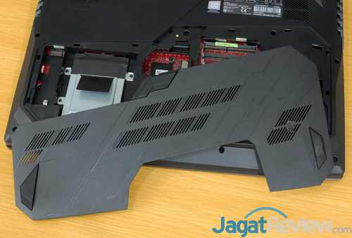 ASUS G703VI Door Compartment