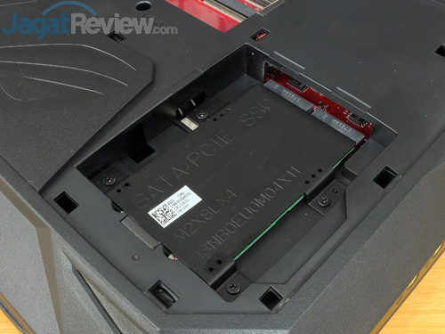 ASUS G703VI Storage Bay 01