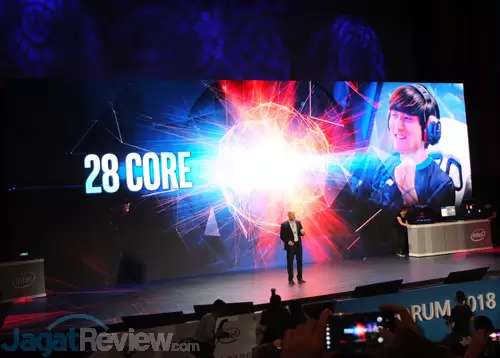 Membuka Computex 2018, Intel Demokan Prosesor 28 Core Terbaru di Kecepatan 5 GHz! 32 Computex 2018 Intel 28 Core 01
