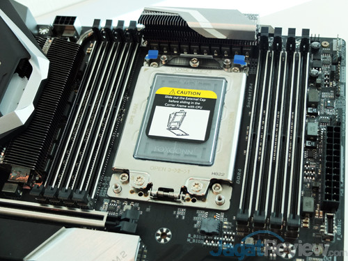 Hands-On Motherboard AMD Ryzen Threadripper: Gigabyte X399 Aorus Xtreme 3 Computex 2018 X399 Aorus Xtreme 03