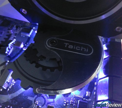 Hands-On Motherboard ASRock X470 Taichi 1 3 1s