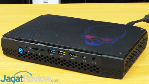 Intel NUC8i7HVK System Power On