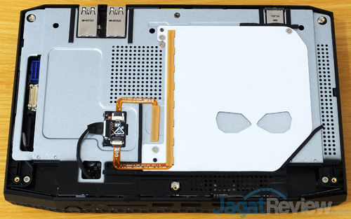 Intel NUC8i7HVK Without Cover