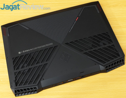 Review Notebook Gaming: Omen by HP 15-dc0035TX 22 Omen by HP 15 dc0035TX Bottom Side