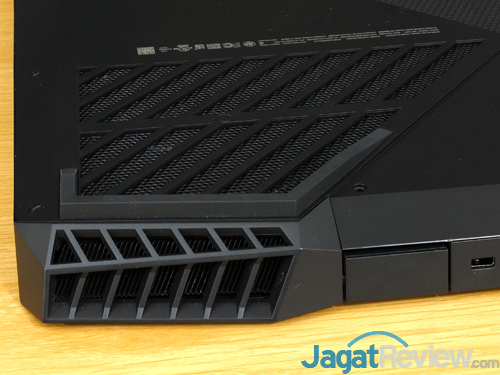 Review Notebook Gaming: Omen by HP 15-dc0035TX 24 Omen by HP 15 dc0035TX Exhaust 01