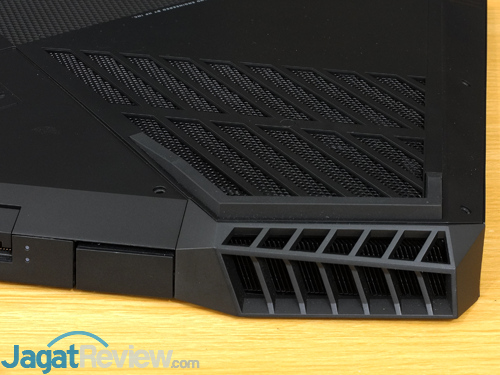 Review Notebook Gaming: Omen by HP 15-dc0035TX 25 Omen by HP 15 dc0035TX Exhaust 02