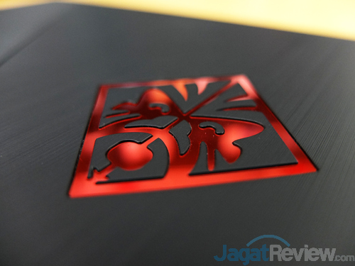 Review Notebook Gaming: Omen by HP 15-dc0035TX 6 Omen by HP 15 dc0035TX Omen Logo Top