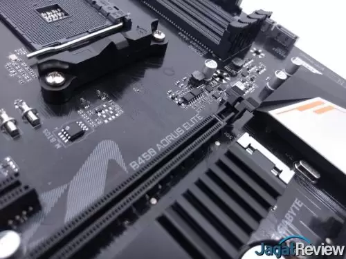 Hands-On Motherboard Gigabyte B450 Aorus Elite 1 IMAG1440