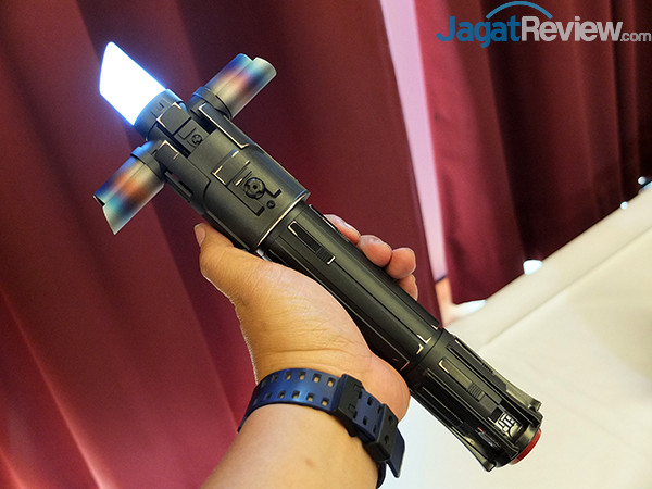 Lenovo di IFA 2018: Kenalkan Laptop Yoga Lenovo Kylo Ren LightSaber