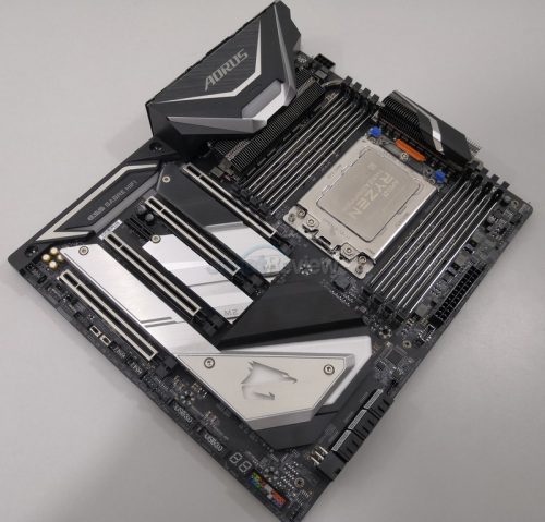 Hands-On Review Motherboard Gigabyte X399 Aorus Xtreme 1 aaaaa
