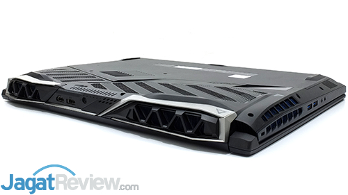 Acer Predator Helios 500 AMD Thickness