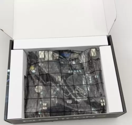 Hands-On Motherboard ECS H310H5-M2 5 IMAG2244