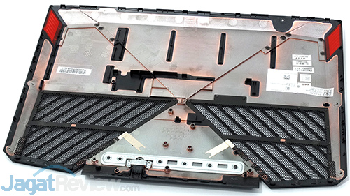 Review Laptop Gaming: Omen by HP 15-dc0037TX 23 Omen by HP 15 dc0037tx Bottom Cover
