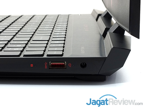 Review Laptop Gaming: Omen by HP 15-dc0037TX 9 Omen by HP 15 dc0037tx Connectors Right