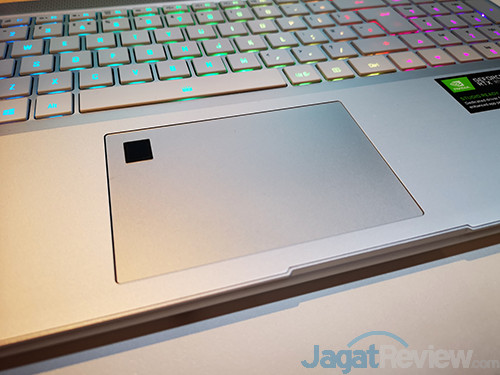 Gigabyte Aero 15 OLED 06