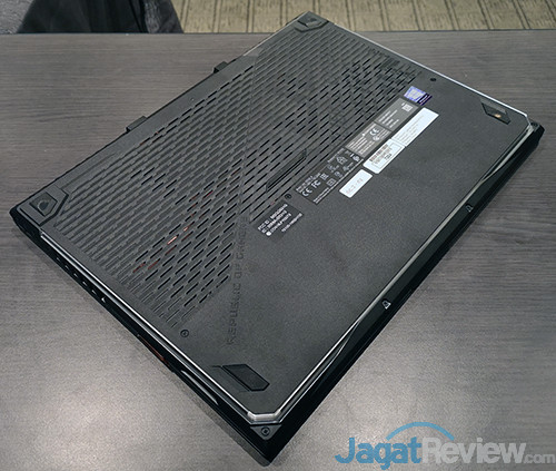 Juli 2019 - ASUS Indonesia Siap Rilis Laptop Gaming ROG Strix G, Hero III, & Scar III 9 ASUS ROG STRIX BMW Design 03