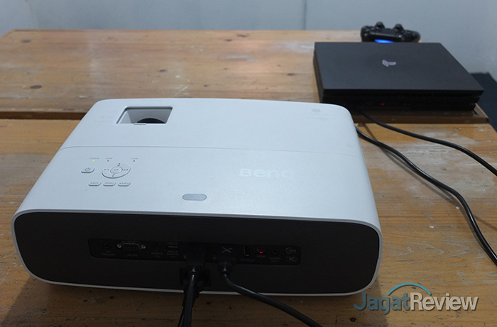5 Alasan Memilih Proyektor 4K untuk Home Theater 10 BenQ W2700 04