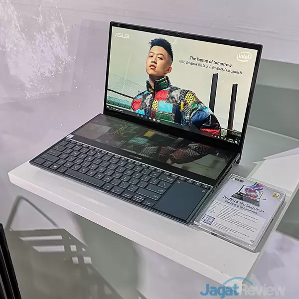 Hadirkan Fitur Dua Layar Besar, Laptop ASUS ZenBook Duo & Pro Duo Tiba di Indonesia 2 ASUS UX581 UX481 Launch 02