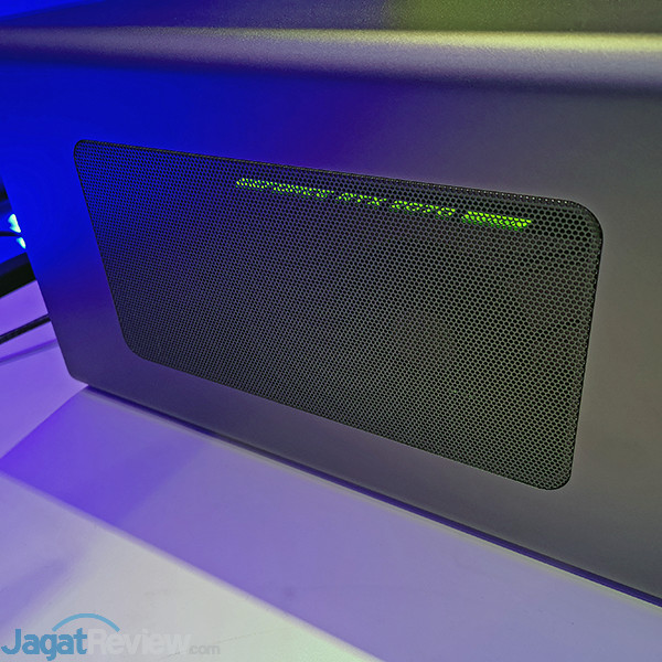 Lenovo Legion BoostStation 03