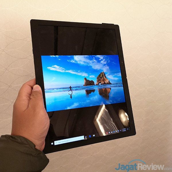 Lenovo ThinkPad X1 Fold 03