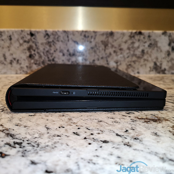 Lenovo ThinkPad X1 Fold 04