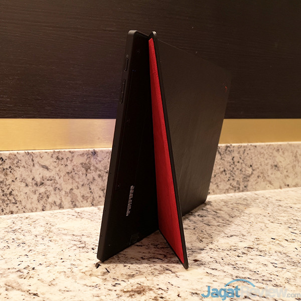 Lenovo ThinkPad X1 Fold 08