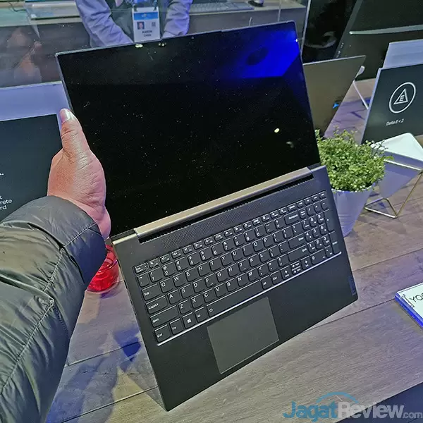 Lenovo Yoga Creator 7 06