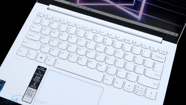 Review Lenovo Yoga Slim 7i Carbon: Super Ringan dan Kencang 14 review Lenovo Yoga Slim 7i Carbon