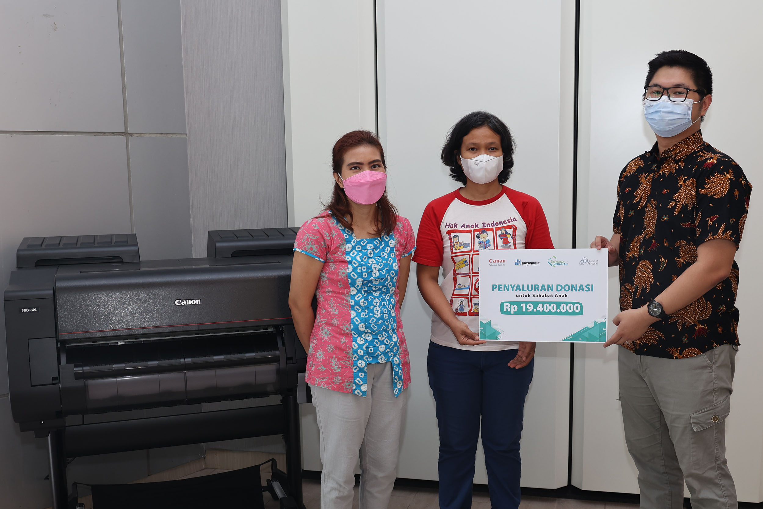 Direct Release: Canon Salurkan Donasi Program Lelang Foto Canon