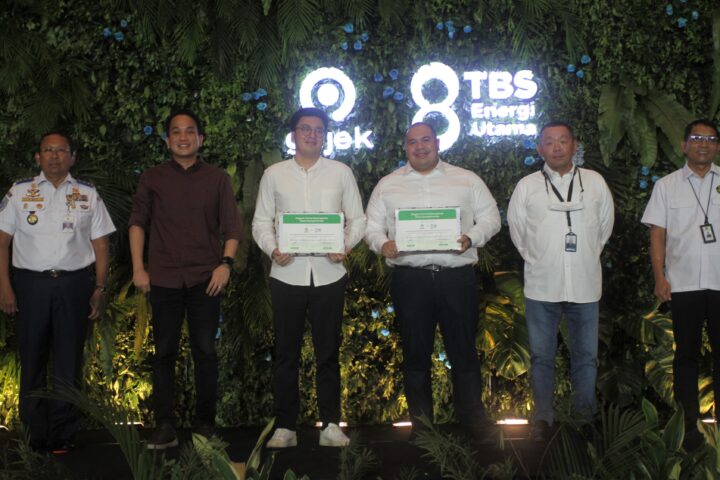 Direct Release: Gojek dan TBS Kolaborasi Bangun Ekosistem Kendaraan Listrik Roda Dua di Indonesia 3 Foto 4 Penandatanganan Nota Kesepahaman Gojek TBS