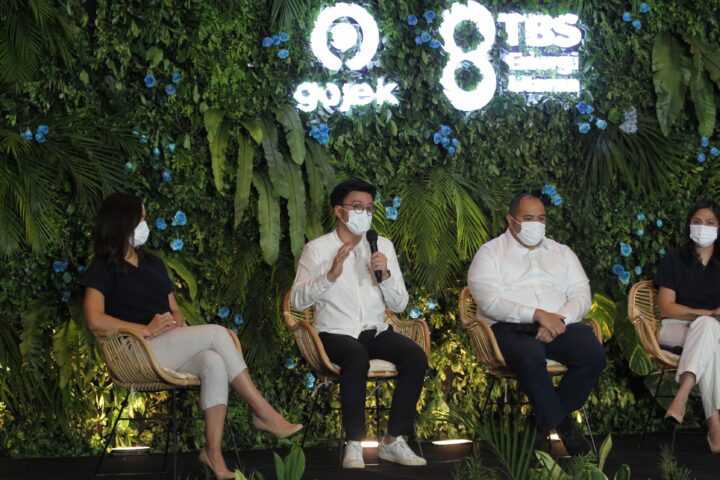 Direct Release: Gojek dan TBS Kolaborasi Bangun Ekosistem Kendaraan Listrik Roda Dua di Indonesia 2 Foto 5 Penandatanganan Nota Kesepahaman Gojek TBS