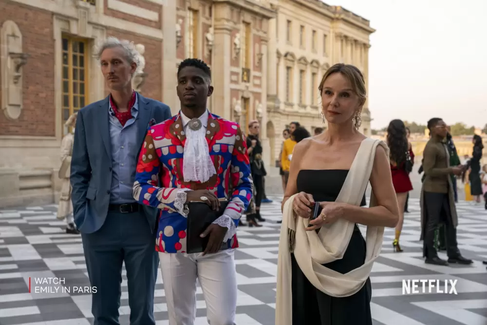Direct Release: Samsung Bermitra dengan Netflix Hadirkan Gaya Ikonik dan Teknologi Inovatif di Emily in Paris Season Dua 2 Samsung Emily in Paris main6