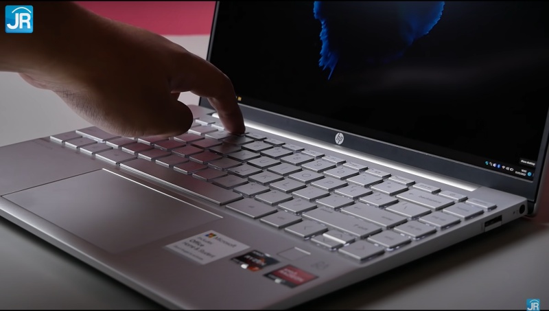 HP Pavilion Aero 13 Review - be0002AU/be0003AU: Super Light, High Performance, Stunning Screen 21 keyboard