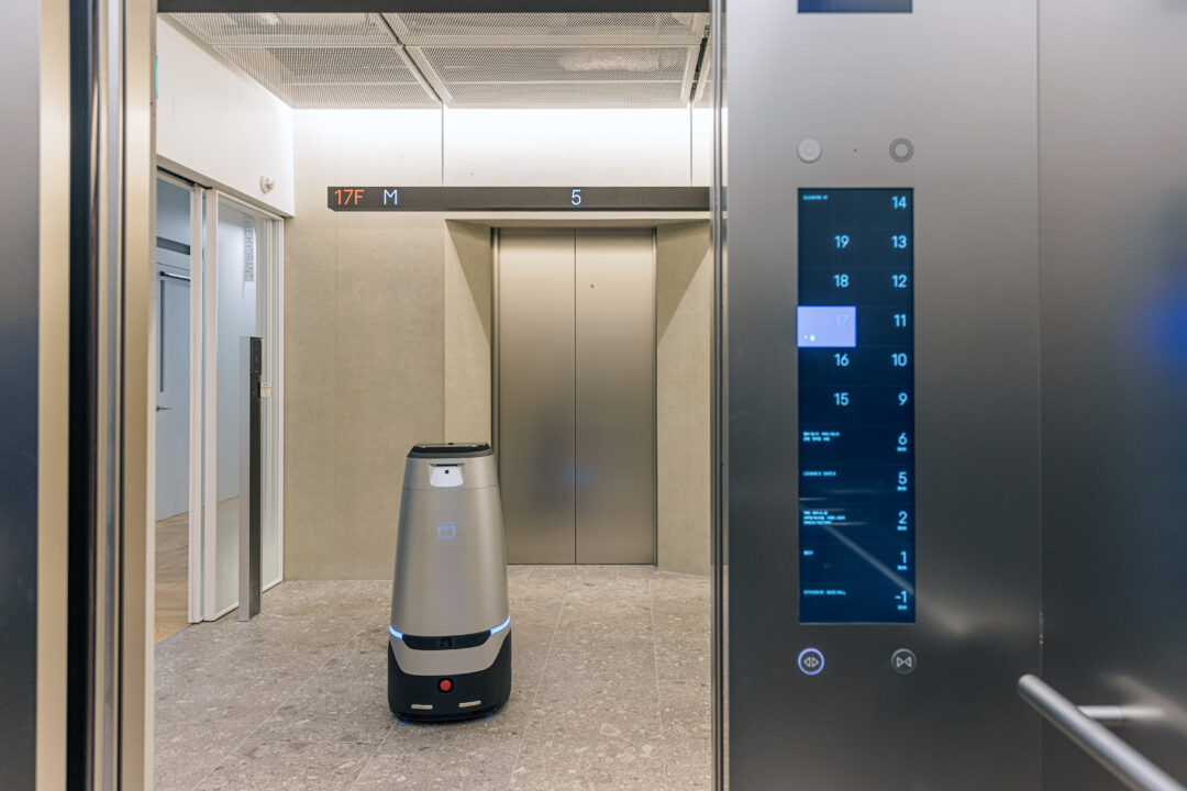 Samsung Bikin Robot Office Boy “Rookie” 38 f5172830eefe307f6700bc1a760f90a5