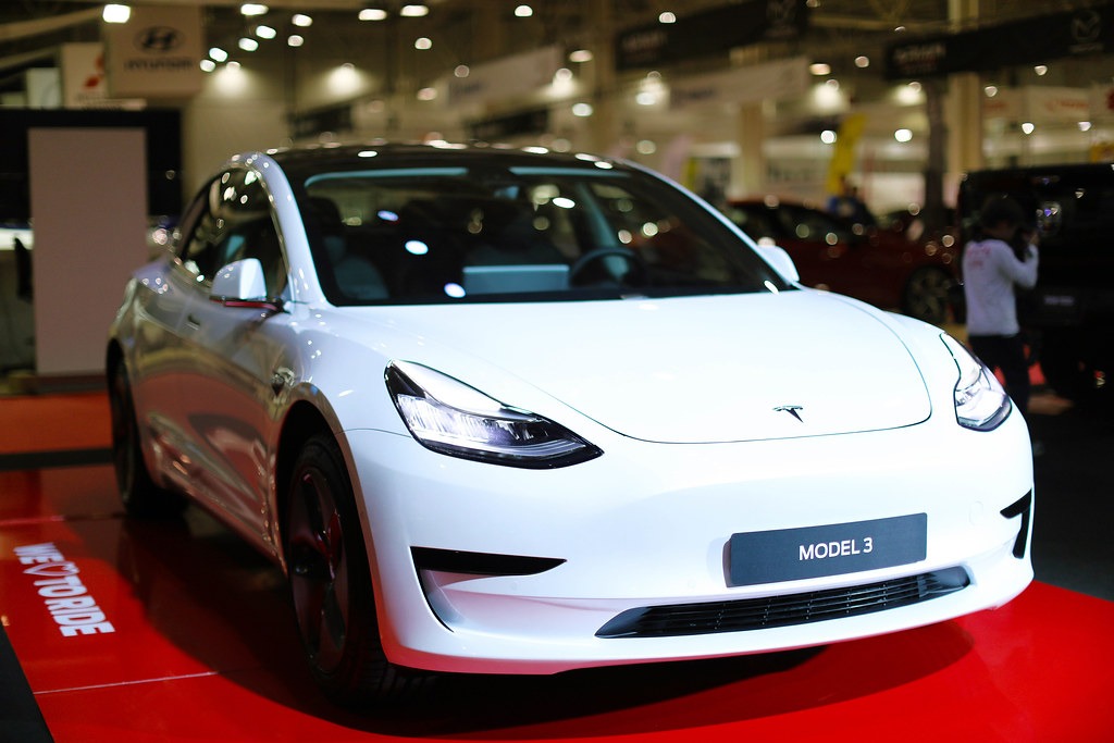 Tesla Ingin Jual Lebih Banyak Mobil Listrik di Q4 2022 1 electric car Tesla