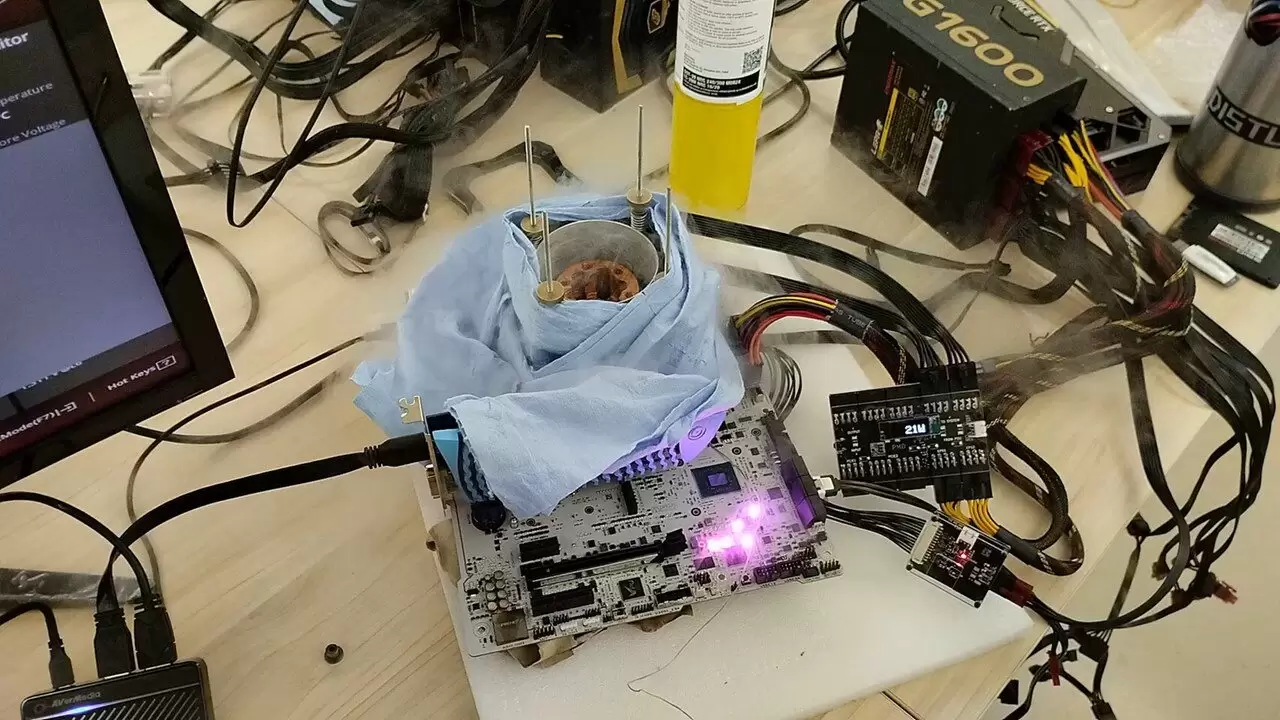 Intel Core i9-13900K Pecahkan Rekor Overclocking Dunia Intel Core i9-13900K Pecahkan Rekor Overclocking Dunia