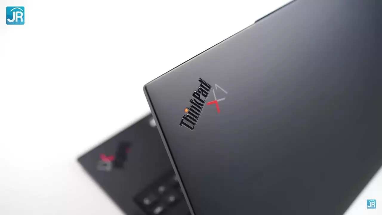 Review ThinkPad X1 Carbon Gen 10 1