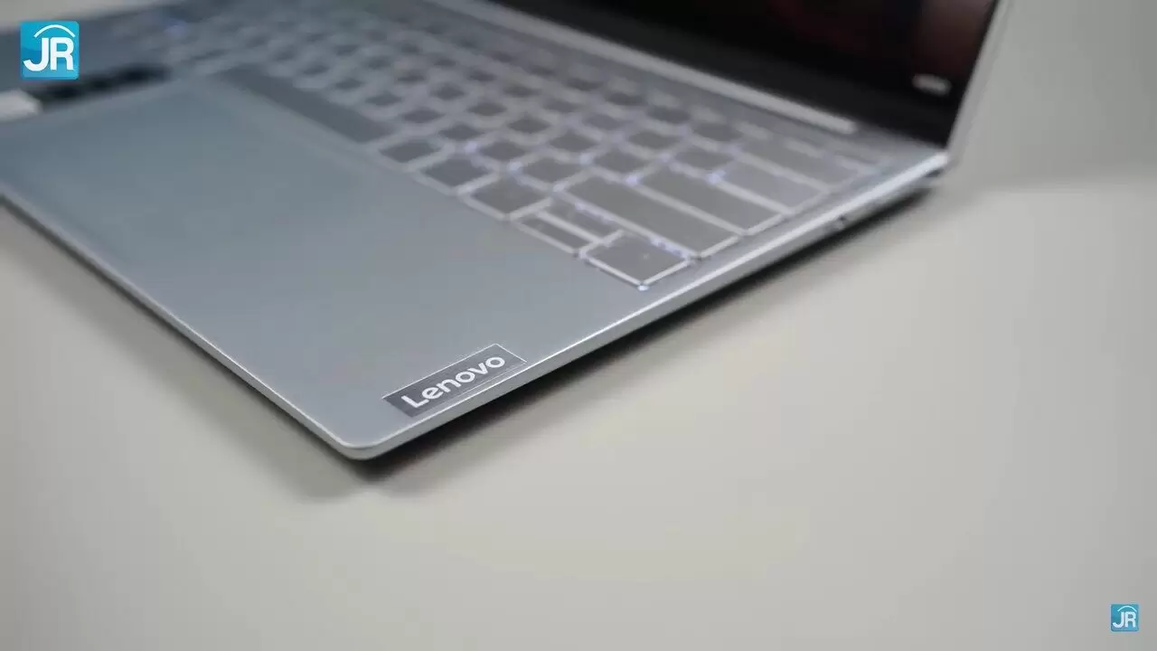 Review Lenovo Yoga Slim 7i Carbon (2022): Tipis, Super Ringan dan Tetap Kencang! 4 Review Lenovo Yoga Slim 7i Carbon 2022