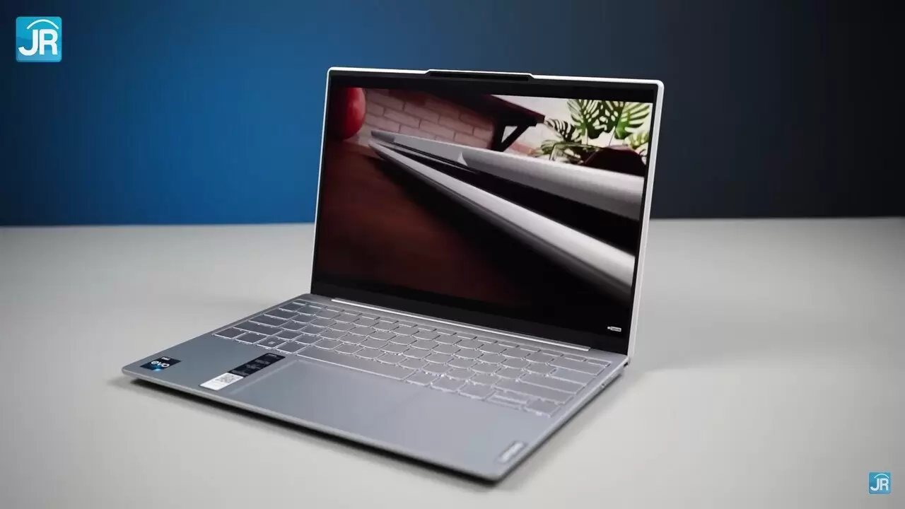 Review Lenovo Yoga Slim 7i Carbon (2022): Tipis, Super Ringan dan Tetap Kencang! 1 Review Lenovo Yoga Slim 7i Carbon (2022)