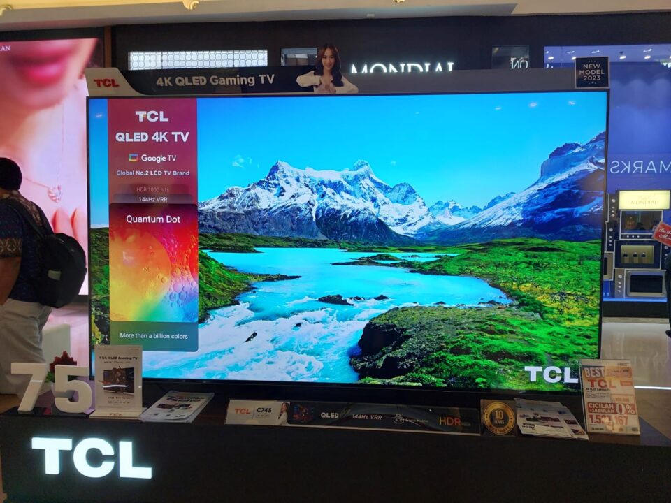 TCL C745