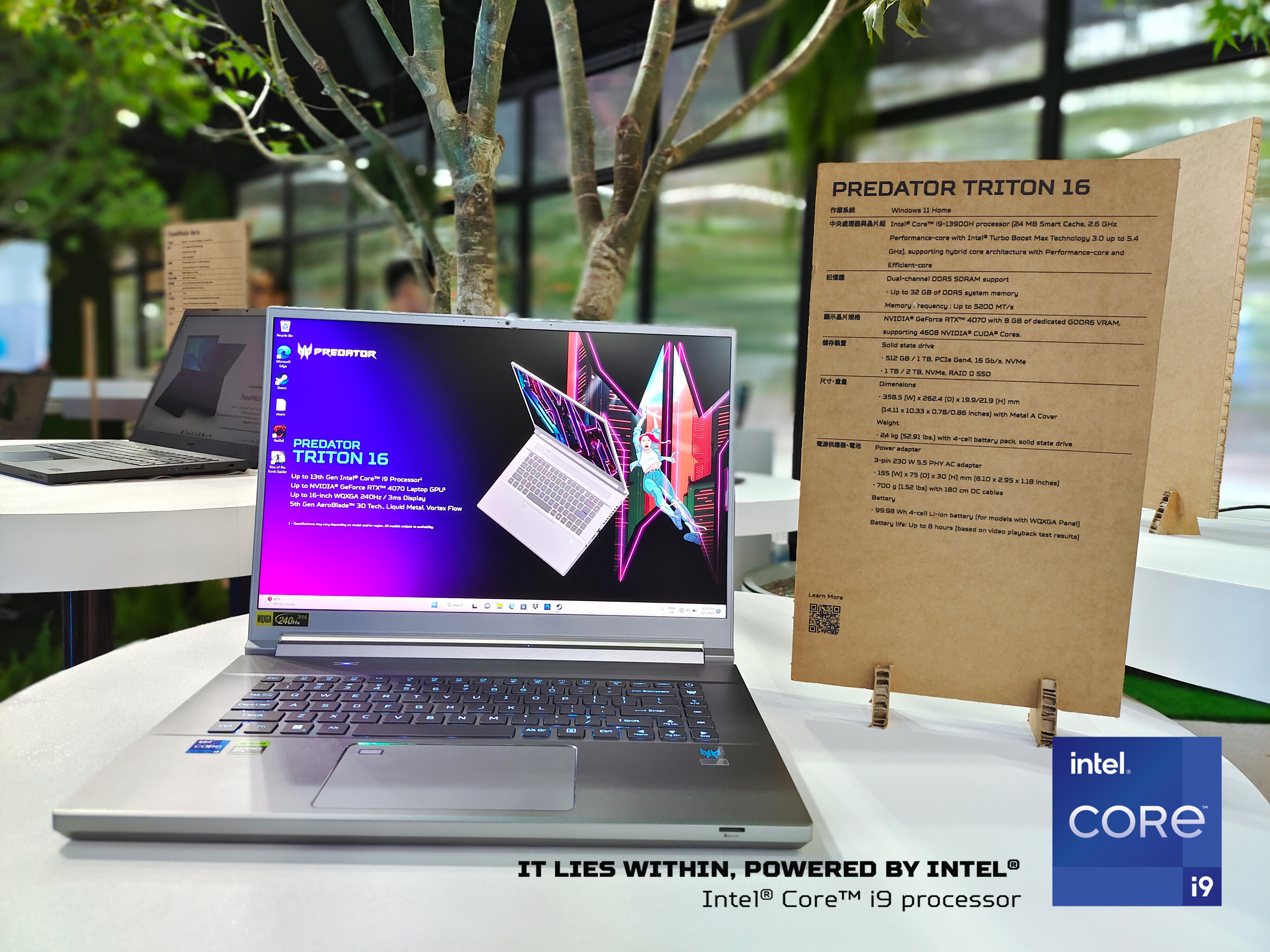 Acer Predator Triton 16 (PT16-51) Diumumkan di Computex 2023 1 Predator Triton 16 + Intel Badge